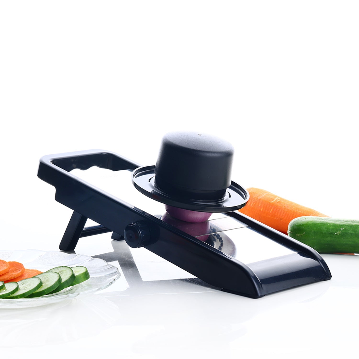 Potato and onion slicer and grater, multipurpose, adjustable for chips. Potato and onion slicer and grater, multipurpose, adjustable for chips.
